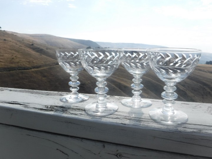 eBlueJay: Liquor Cocktail Glass Set, Cut Laurel Wreath, Stacked