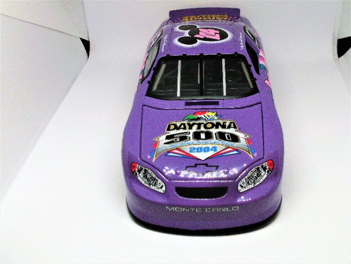 eBlueJay: NASCAR DISNEY MINNIE MOUSE CAR #04 1:24 SCALE DAYTONA